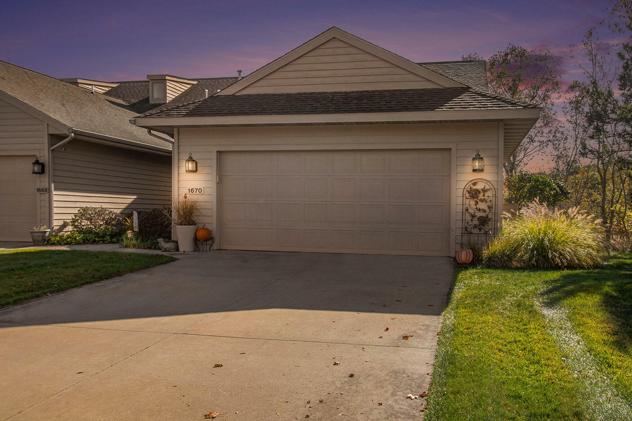 Property Photo: 1670 E Harbour Towne Circle MI 49441