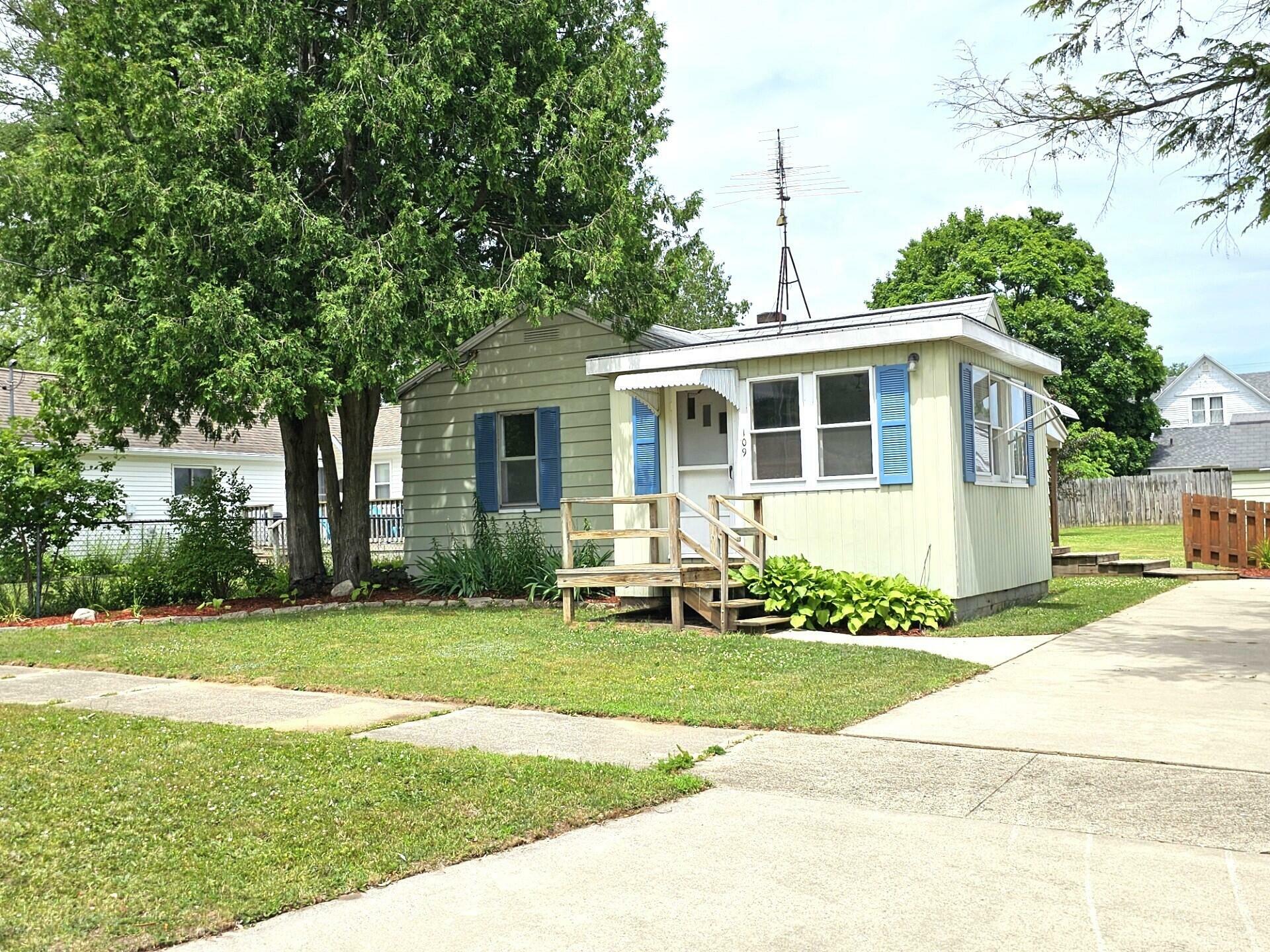Property Photo: 109 W Woodrow Street MI 49412