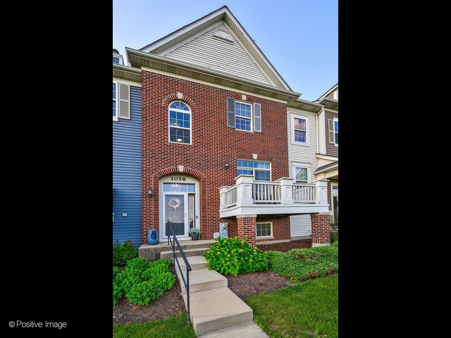 Property Photo: 1058 Bartholdi Court IL 60188