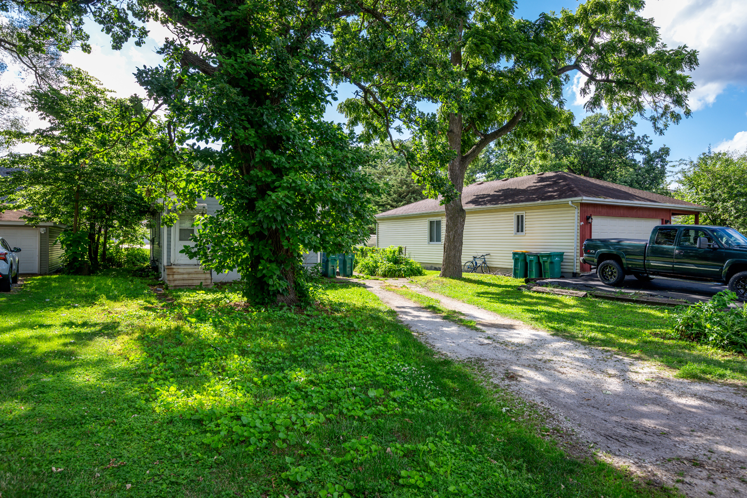 Property Photo: 123 Picnic Street IL 60404