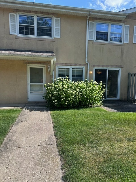 Property Photo: 1186 Greenwood Circle IL 60098
