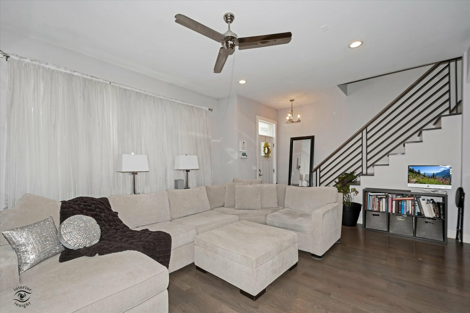 Property Photo: 609 E 48th Street IL 60615