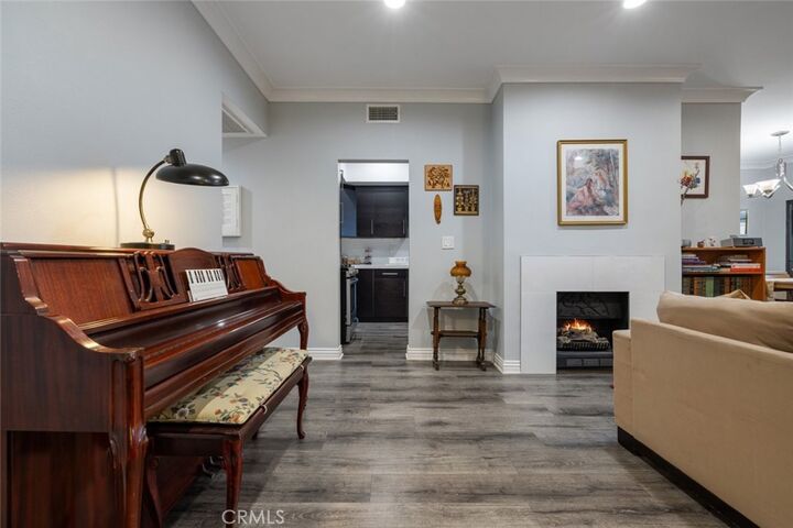 Property Photo: 234 N Kenwood Street 106 CA 91206