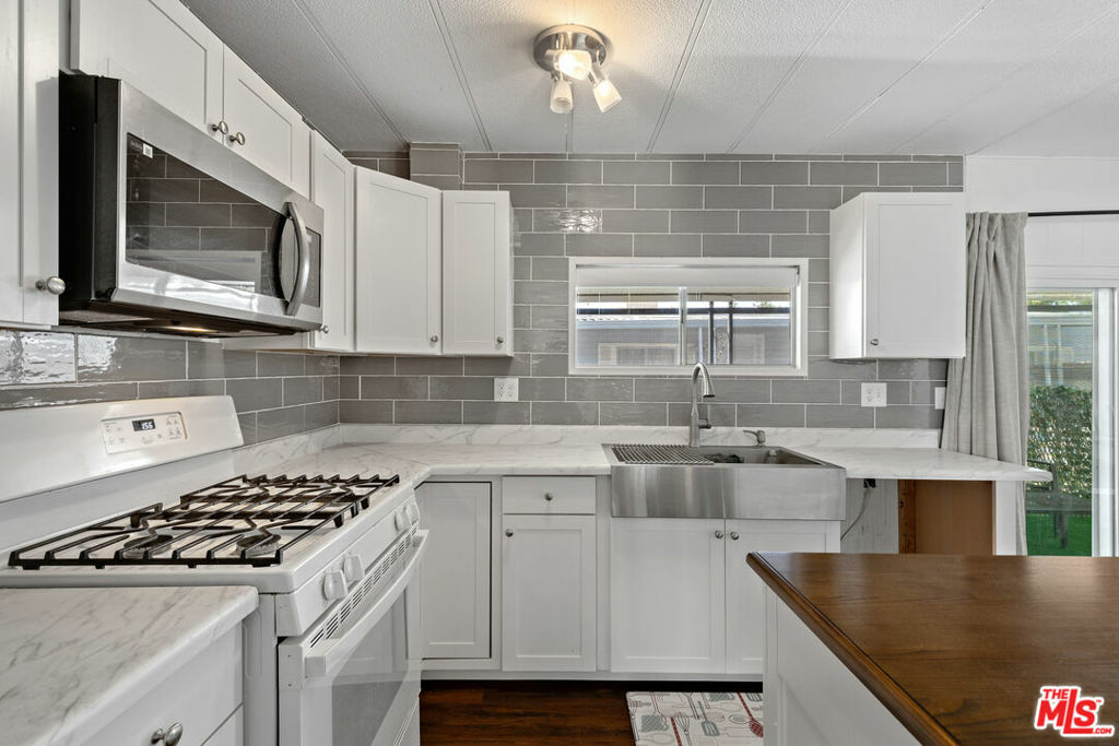725 W Thornton Avenue 35  Hemet CA 92543 photo