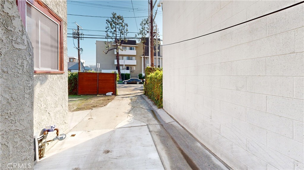 Property Photo:  1143 N Sycamore Avenue  CA 90038 