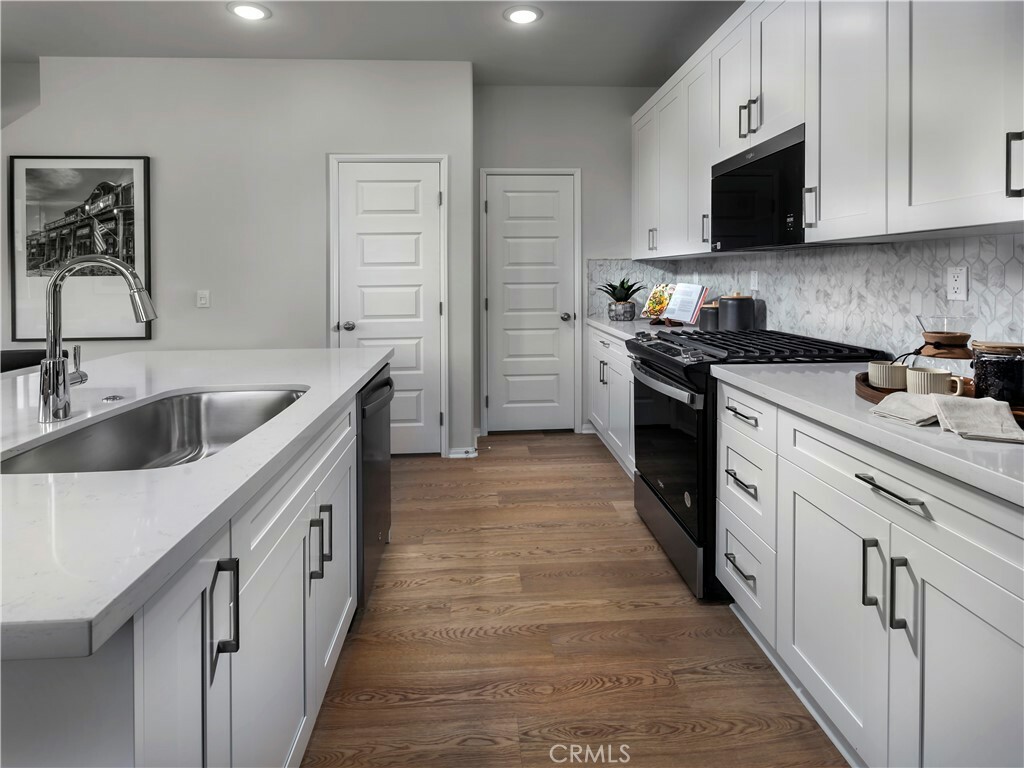 Property Photo: 28558 Via Navarra CA 92591