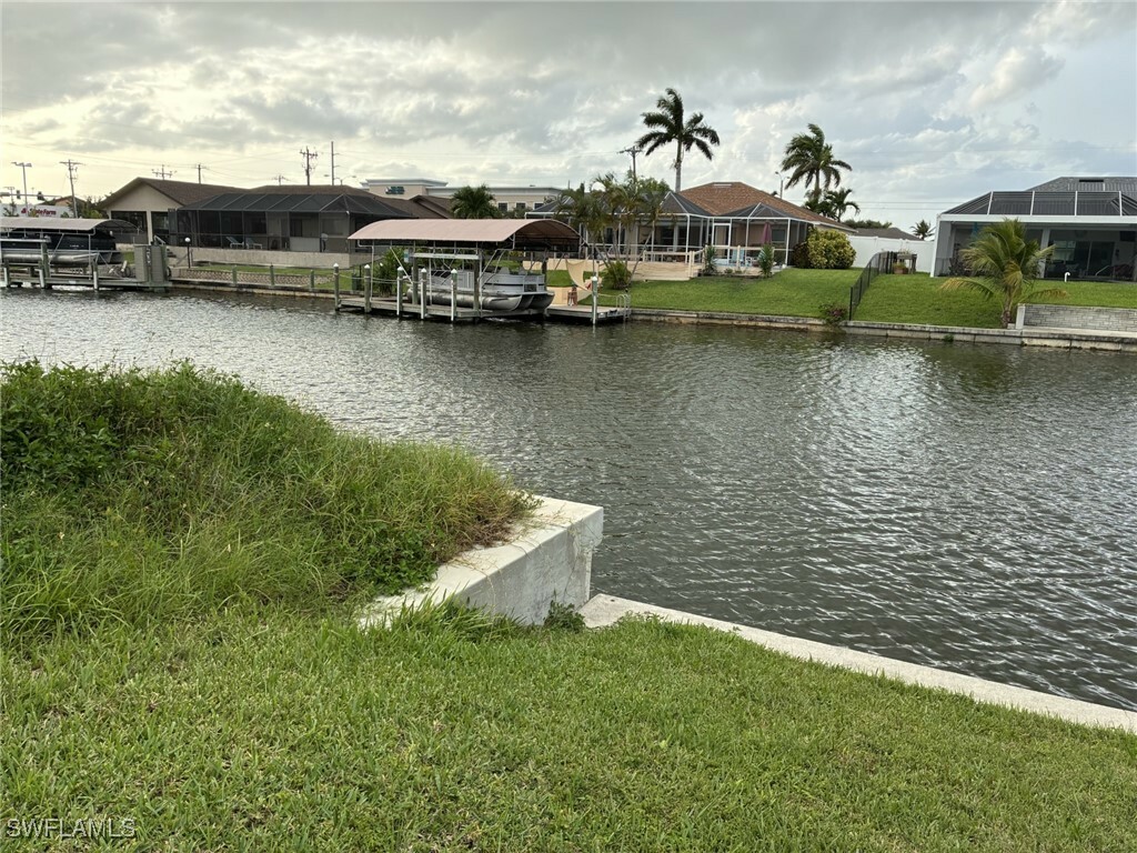 Property Photo: 117 SE 28th Terrace FL 33904