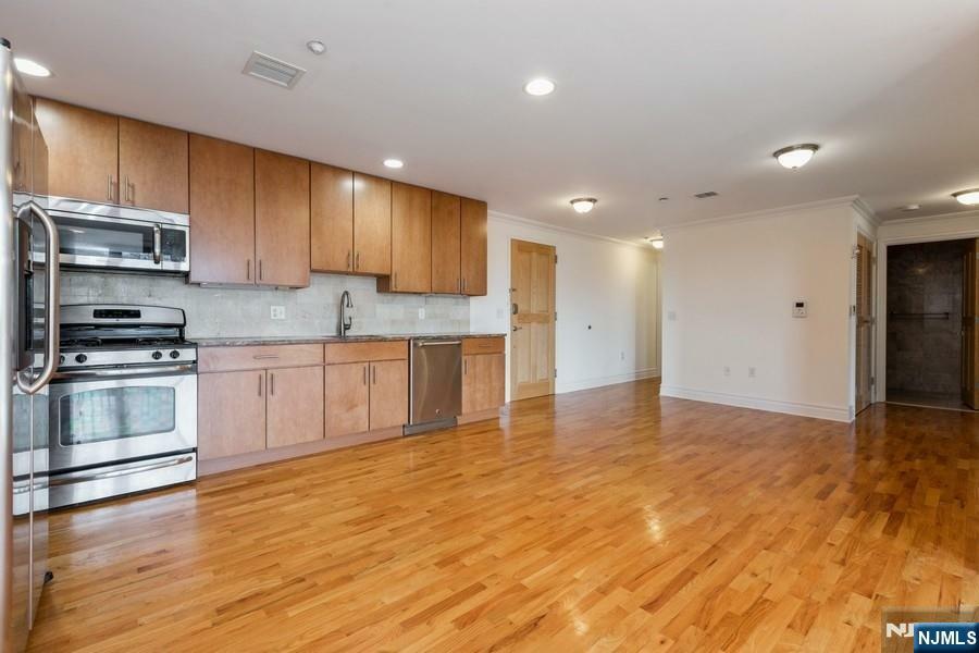 Property Photo:  17 Meadow Road 405  NJ 07070 