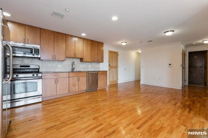 Property Photo:  17 Meadow Road 405  NJ 07070 