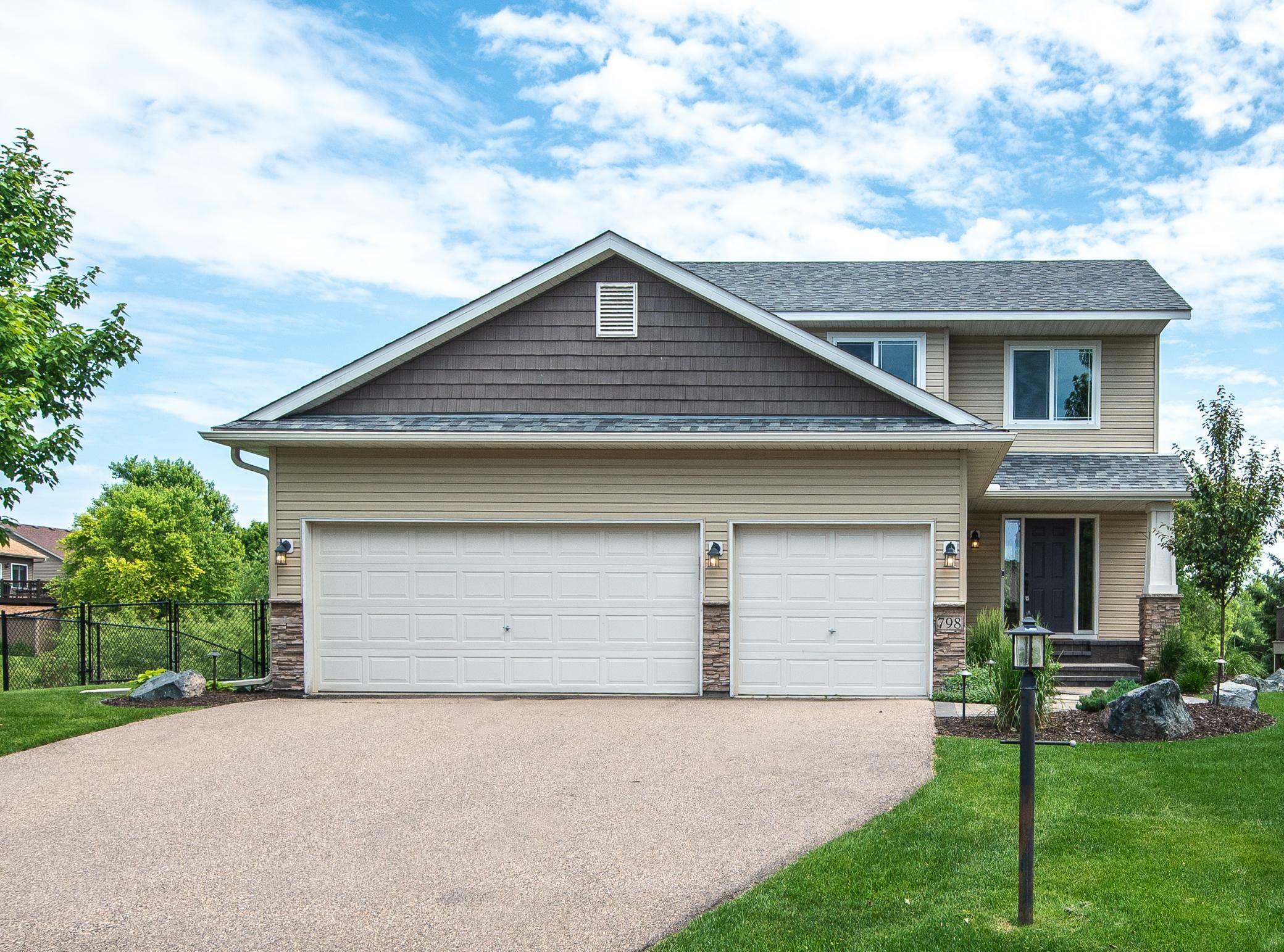 Property Photo:  798 Forest Hills Lane  MN 55388 