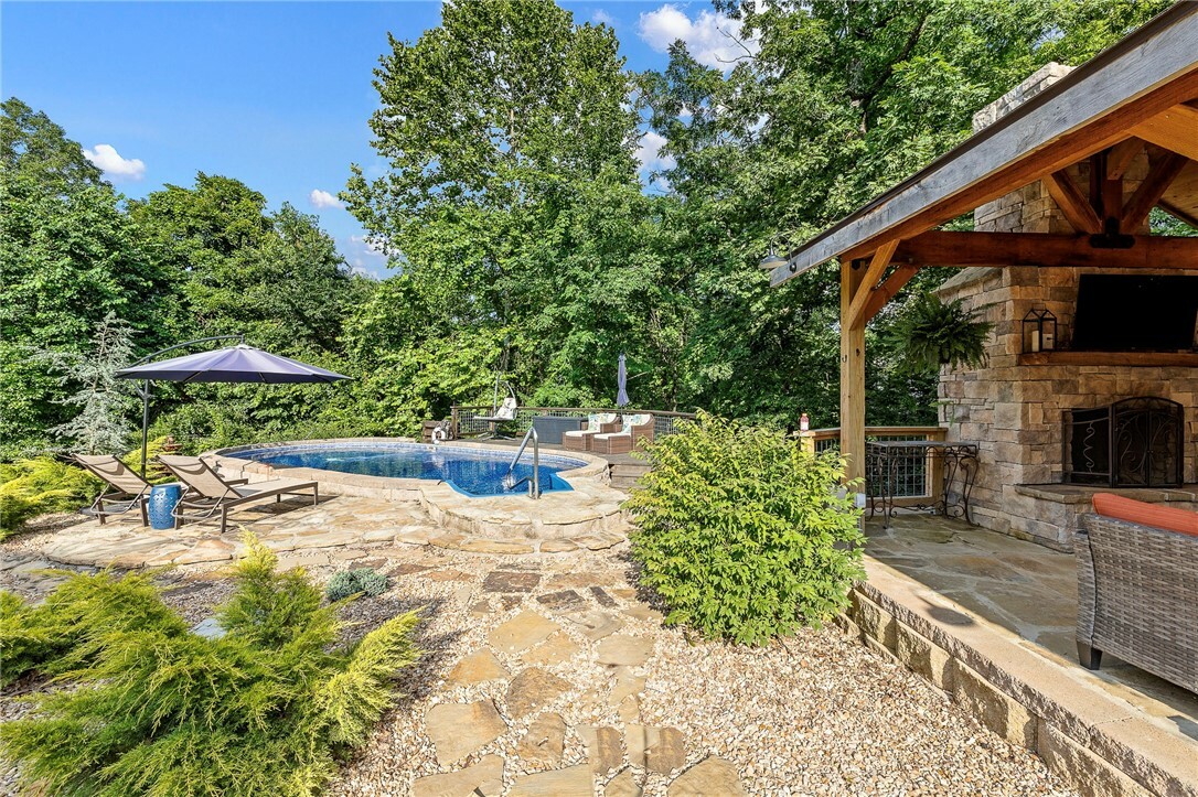 Property Photo: 6 Leawood Place AR 72715