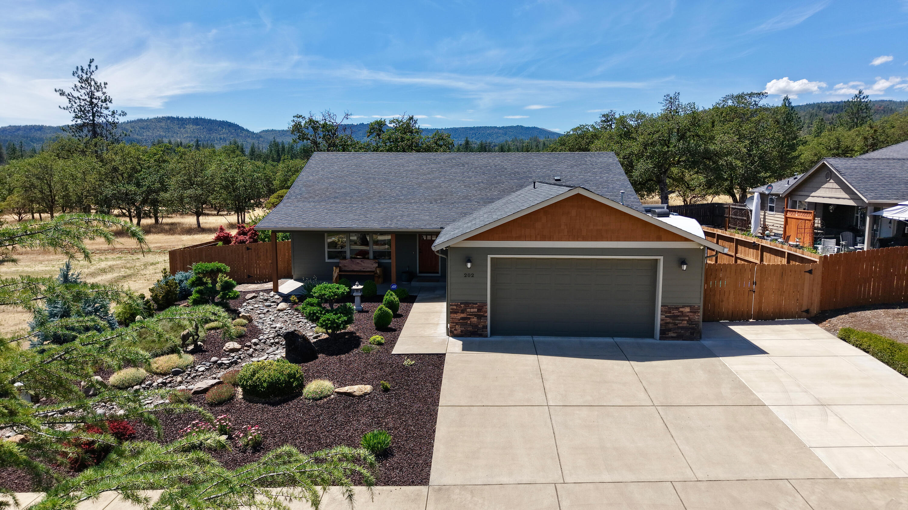 202 White Oak Way  Shady Cove OR 97539 photo