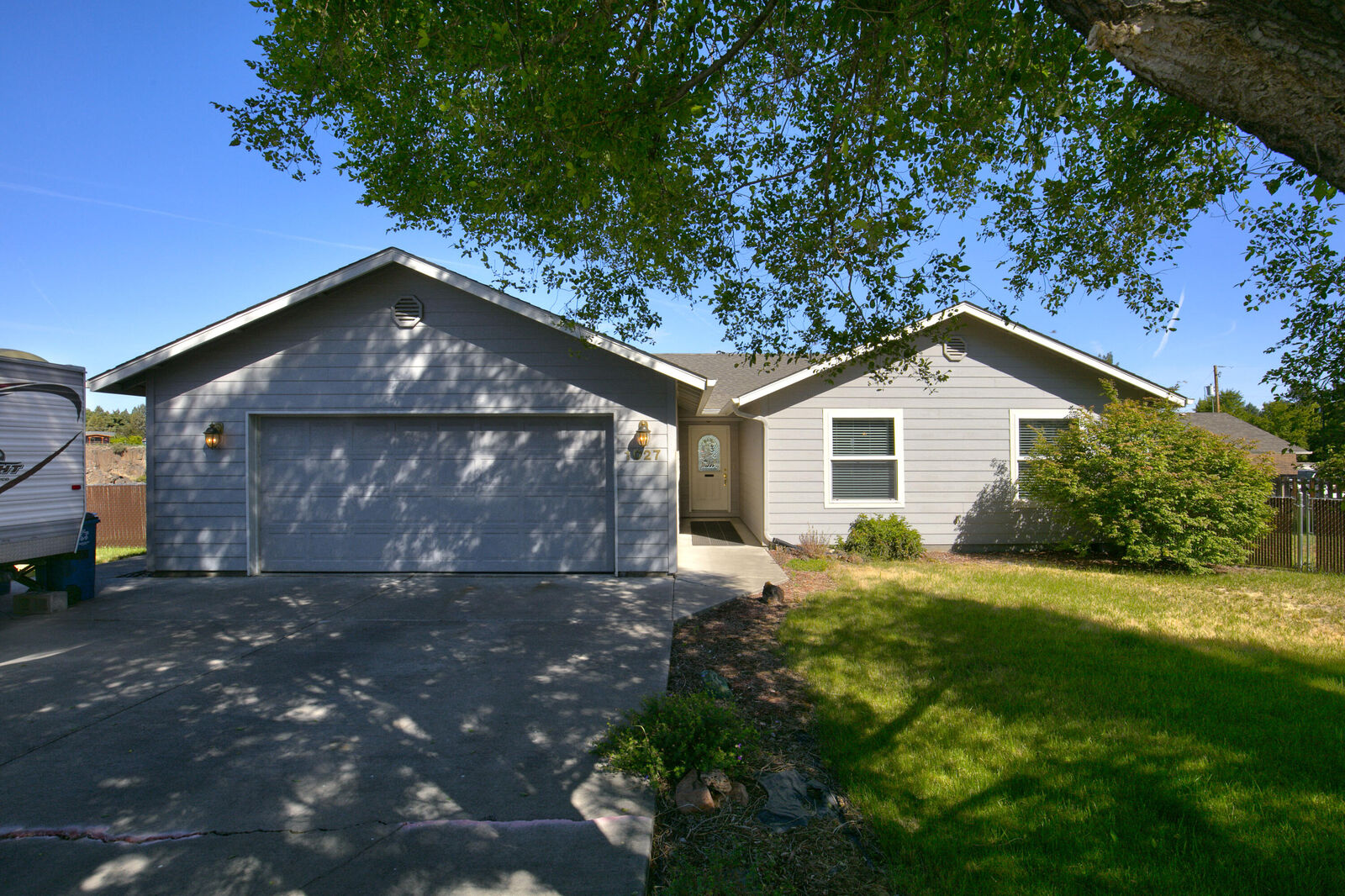 Property Photo: 1027 NW Larch Court OR 97756