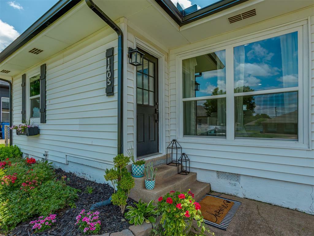 Property Photo: 1405 W Watts Street OK 73036