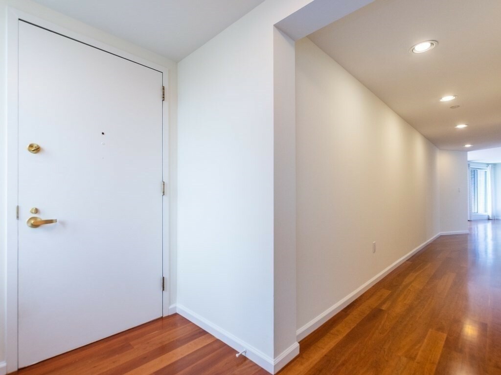 Property Photo:  10 Rogers St 804  MA 02142 