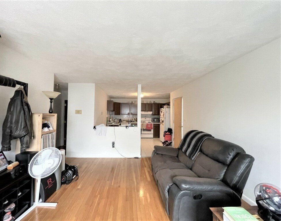 Property Photo:  6 McLean Pl 5  MA 02140 