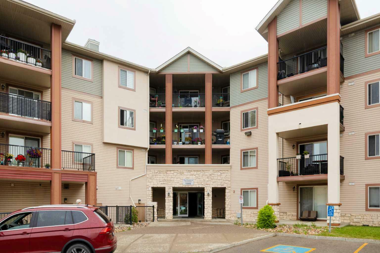 Property Photo: 505 Railway Street W 1419 AB T4C 2K9