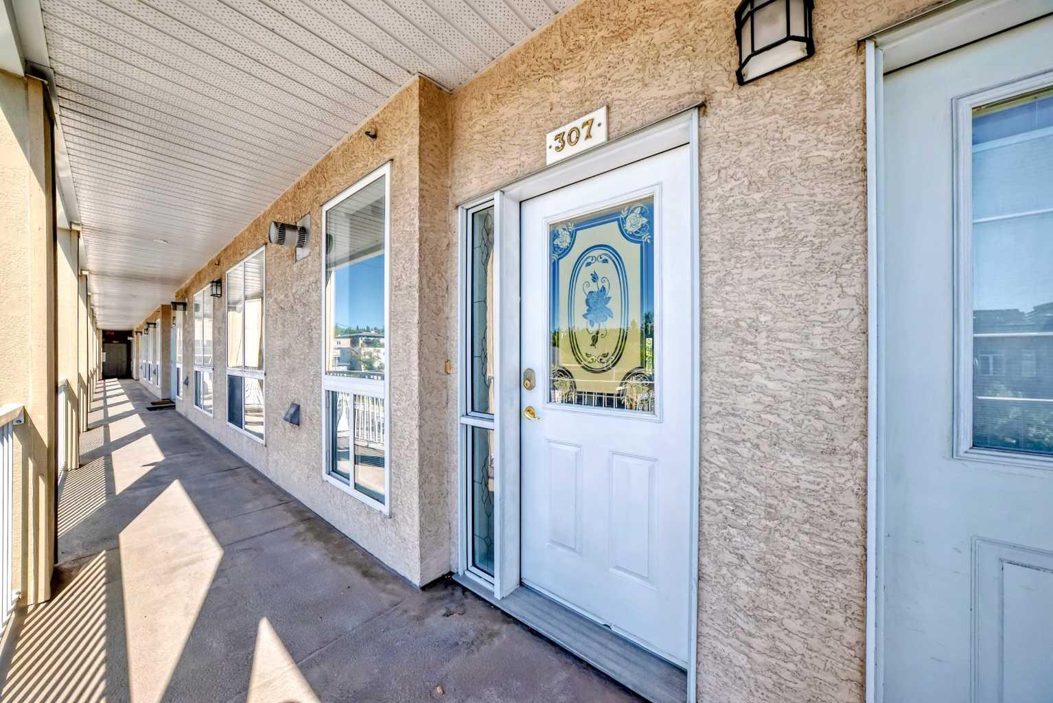 Property Photo: 1540 17 Avenue SW 307 AB T2T 0C8