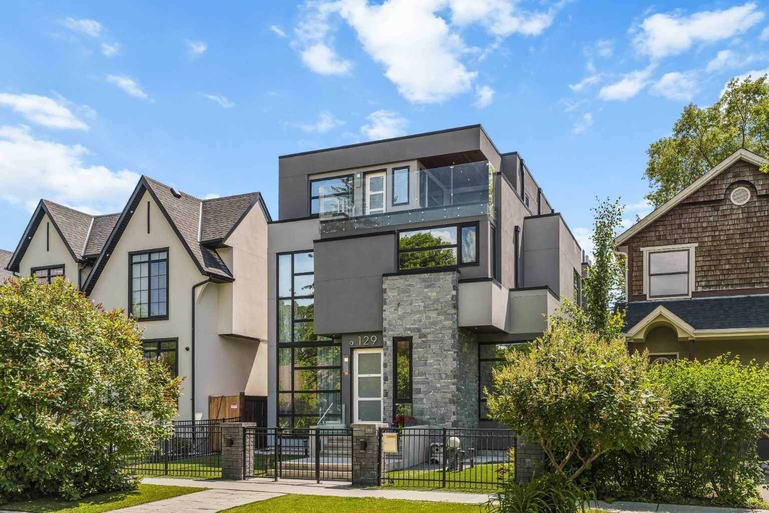 Property Photo: 129 10 Avenue NW AB T2M 0B4