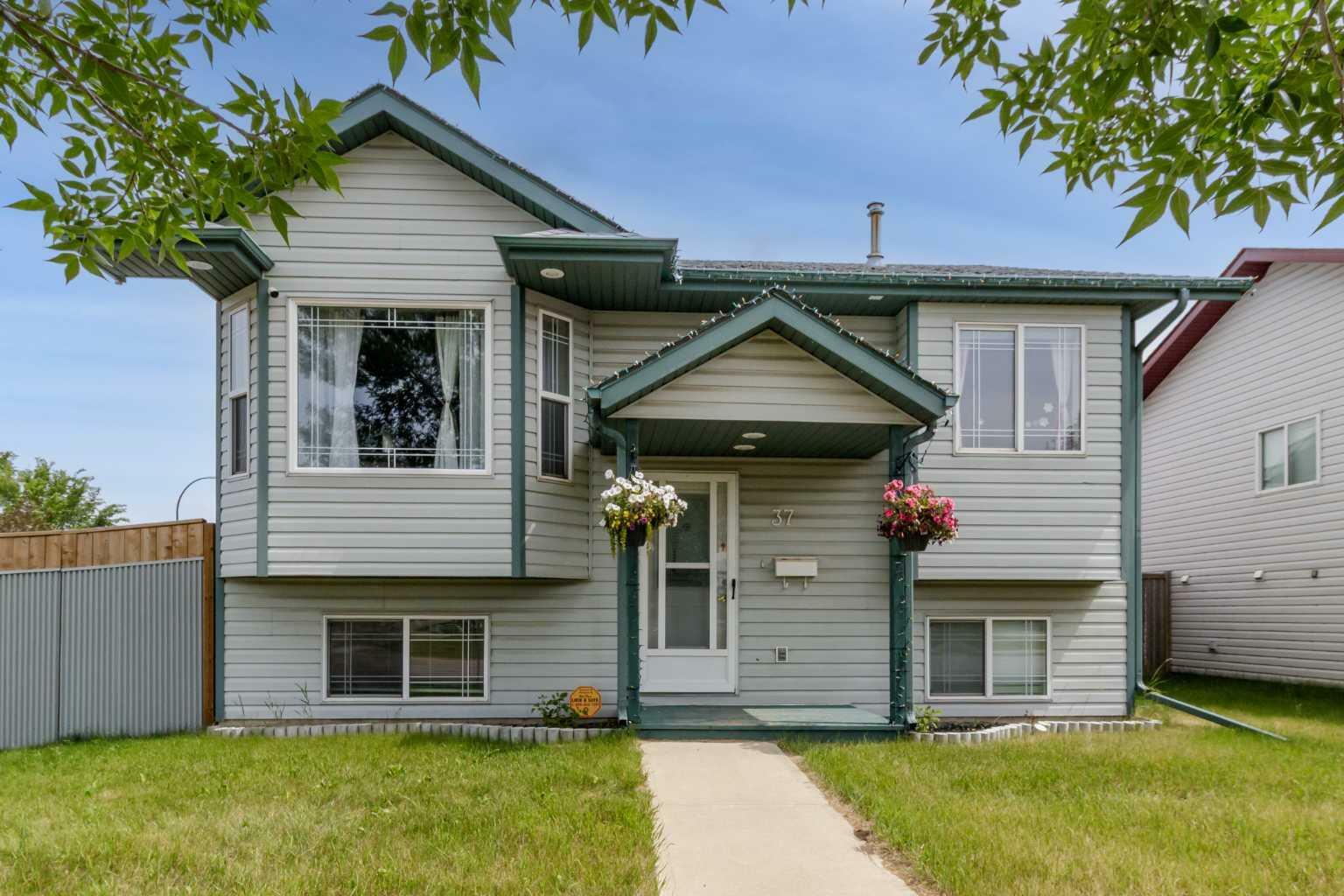 37 Keast Way  Red Deer AB T4P 3Z3 photo