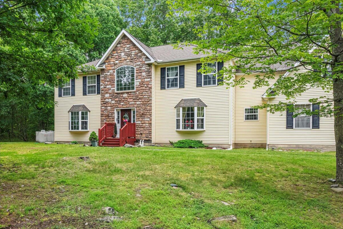 Property Photo: 210 Swartsburo Drive PA 18371
