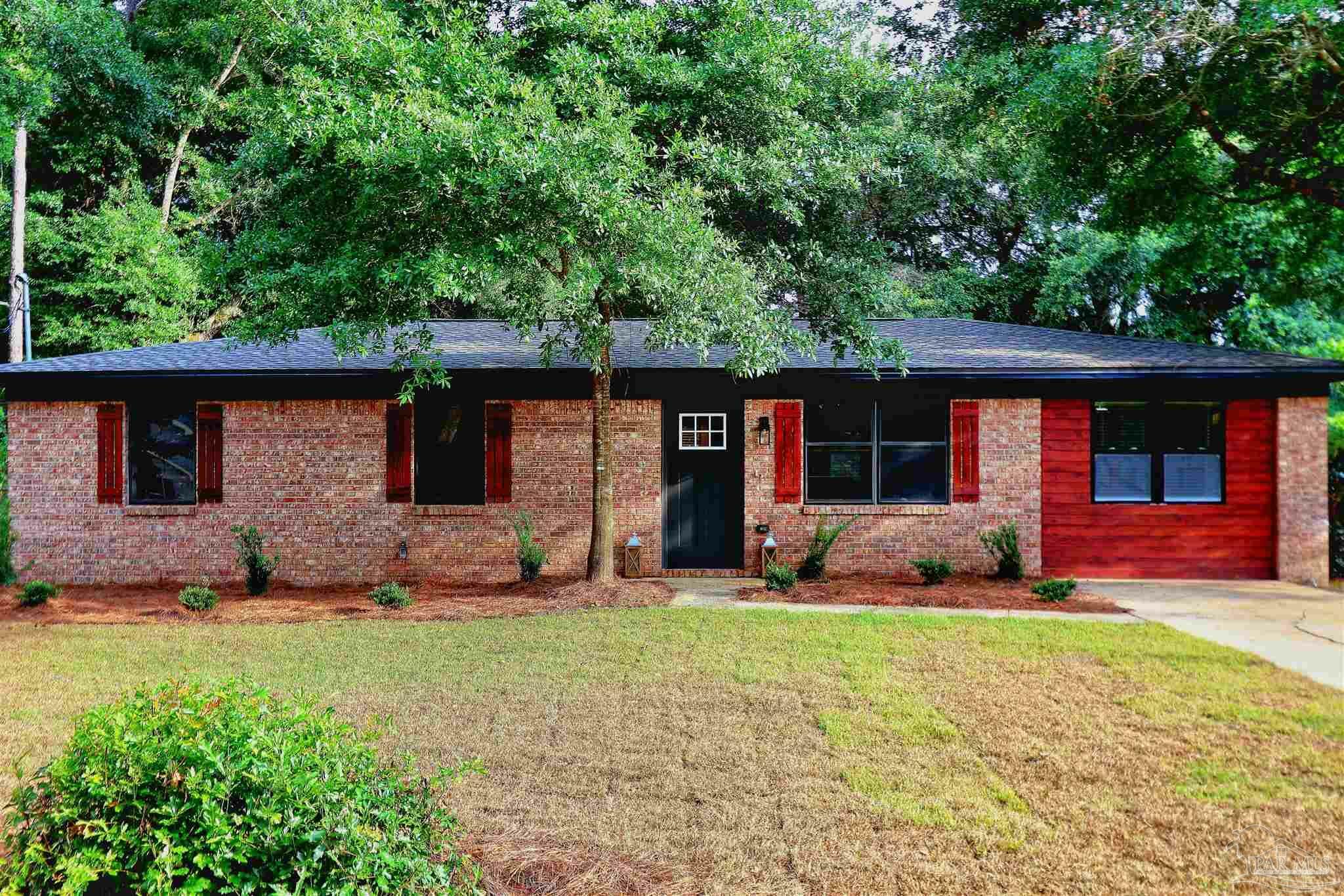 Property Photo: 5197 Avenida Del Fuego FL 32571