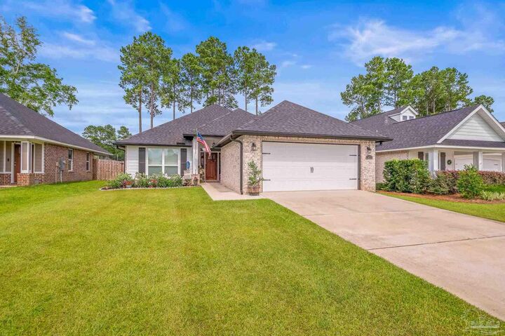 Property Photo: 5671 Dunridge Dr FL 32571