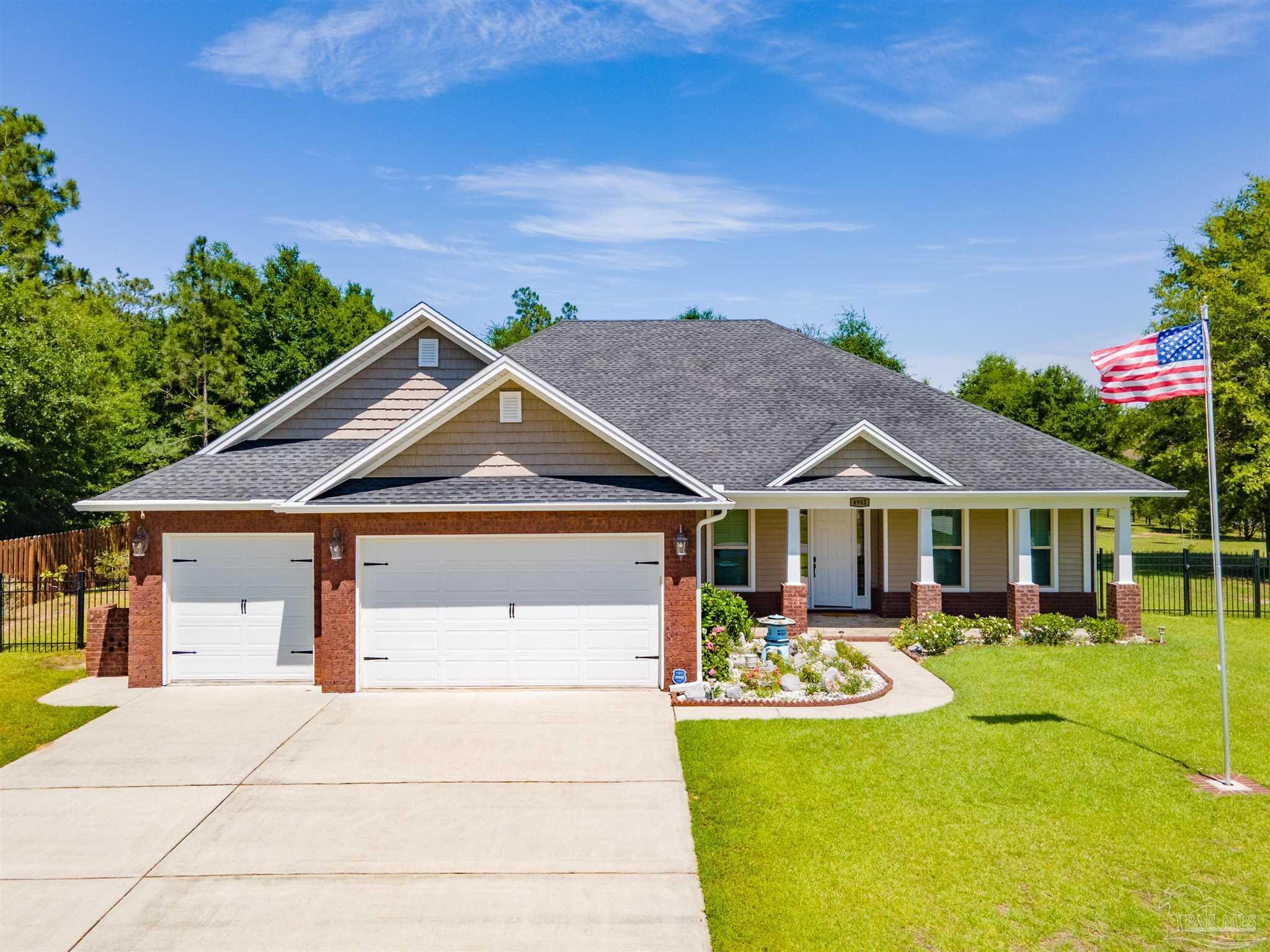 Property Photo: 4982 Red Oak Dr FL 32583
