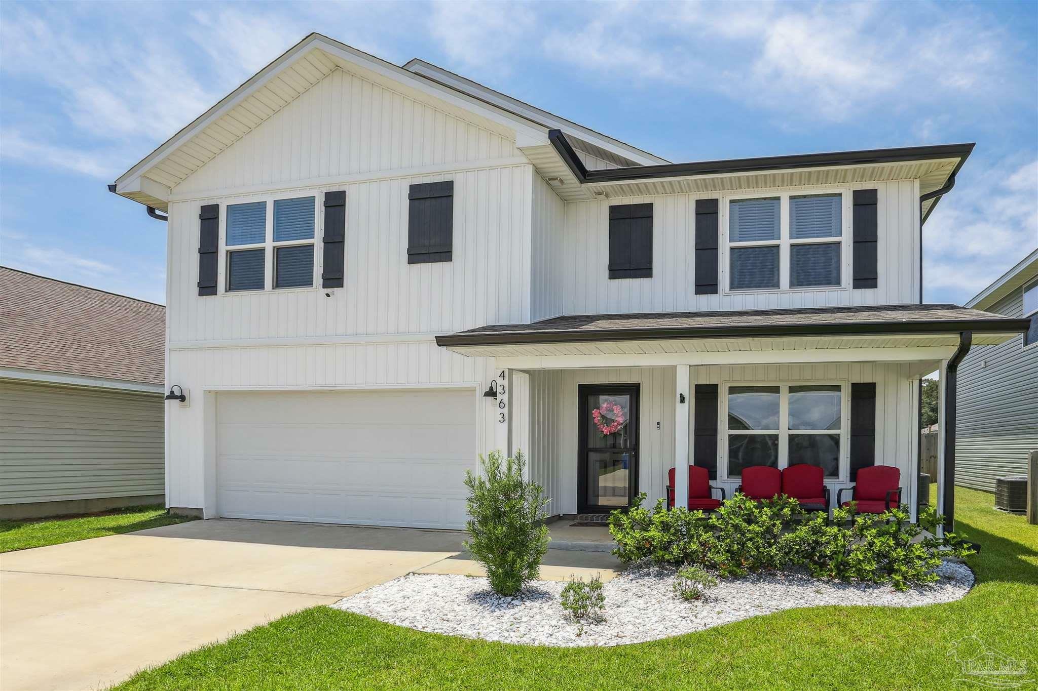 Property Photo: 4363 White Cedar Ct FL 32571