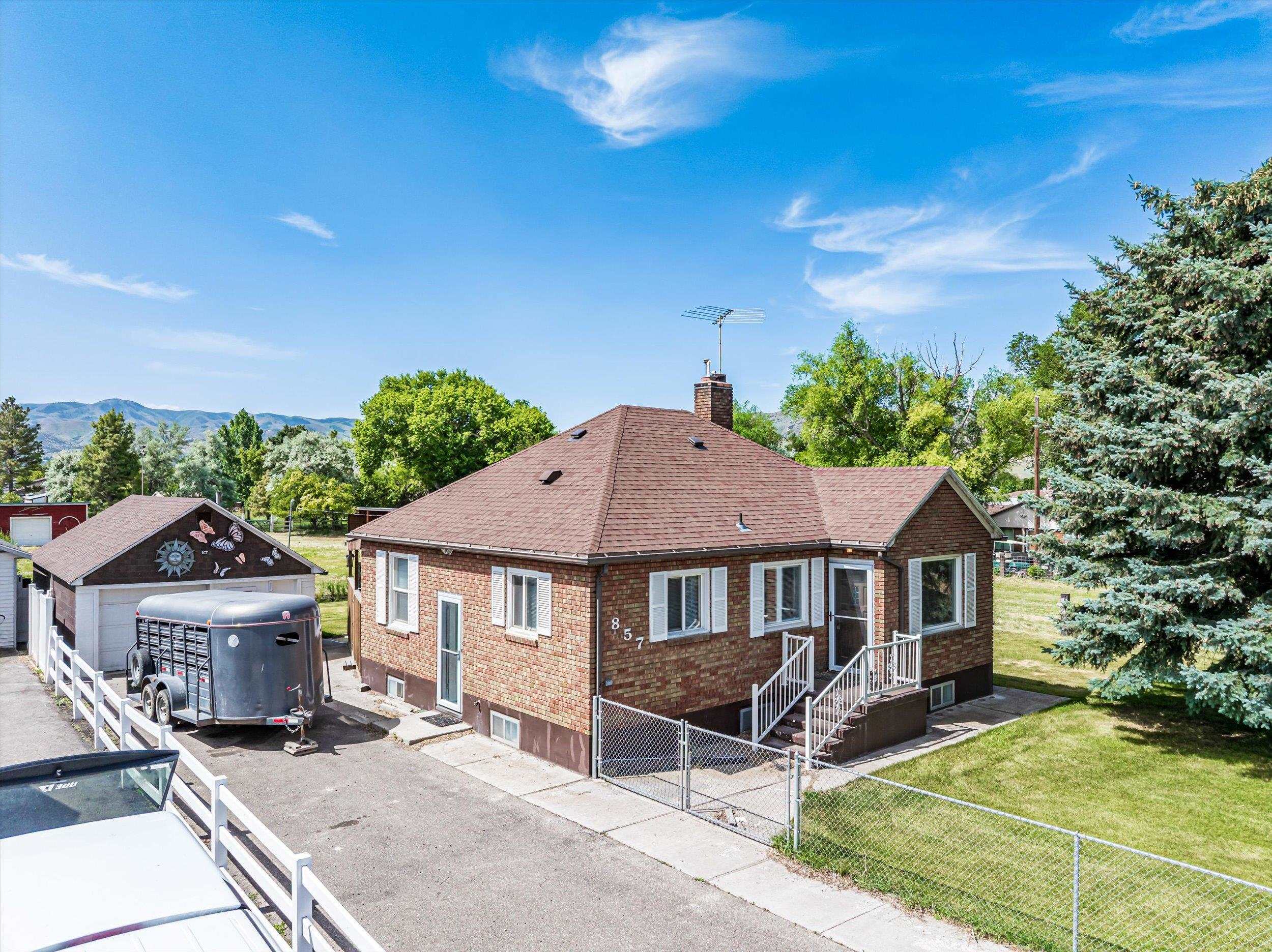Property Photo: 857 Berryman ID 83201