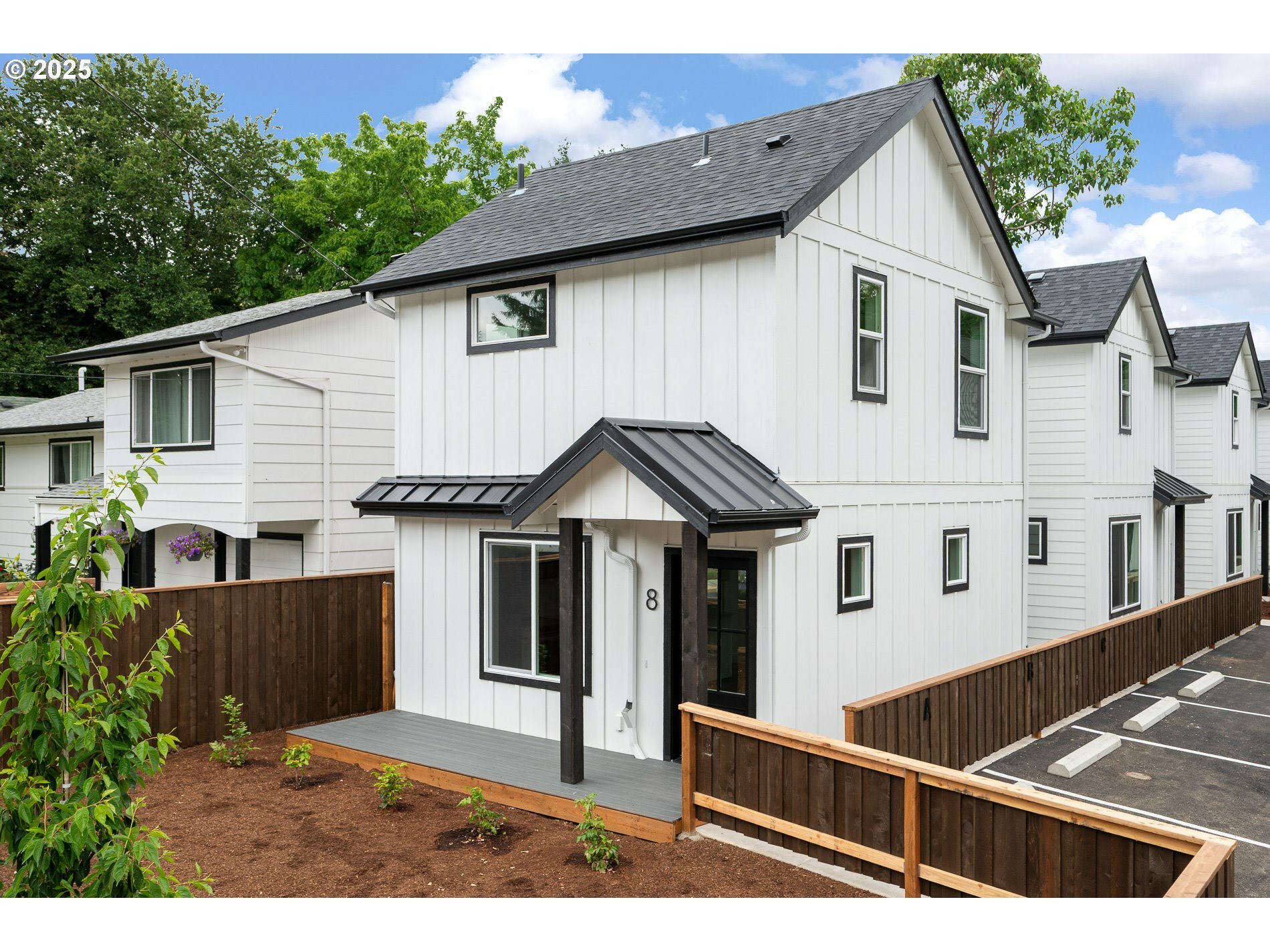 Property Photo: 4103 SE Olsen St 8 OR 97222