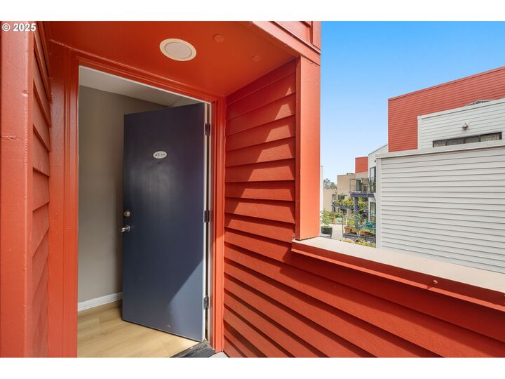 Property Photo: 1010 NW Naito Pkwy M15 OR 97209