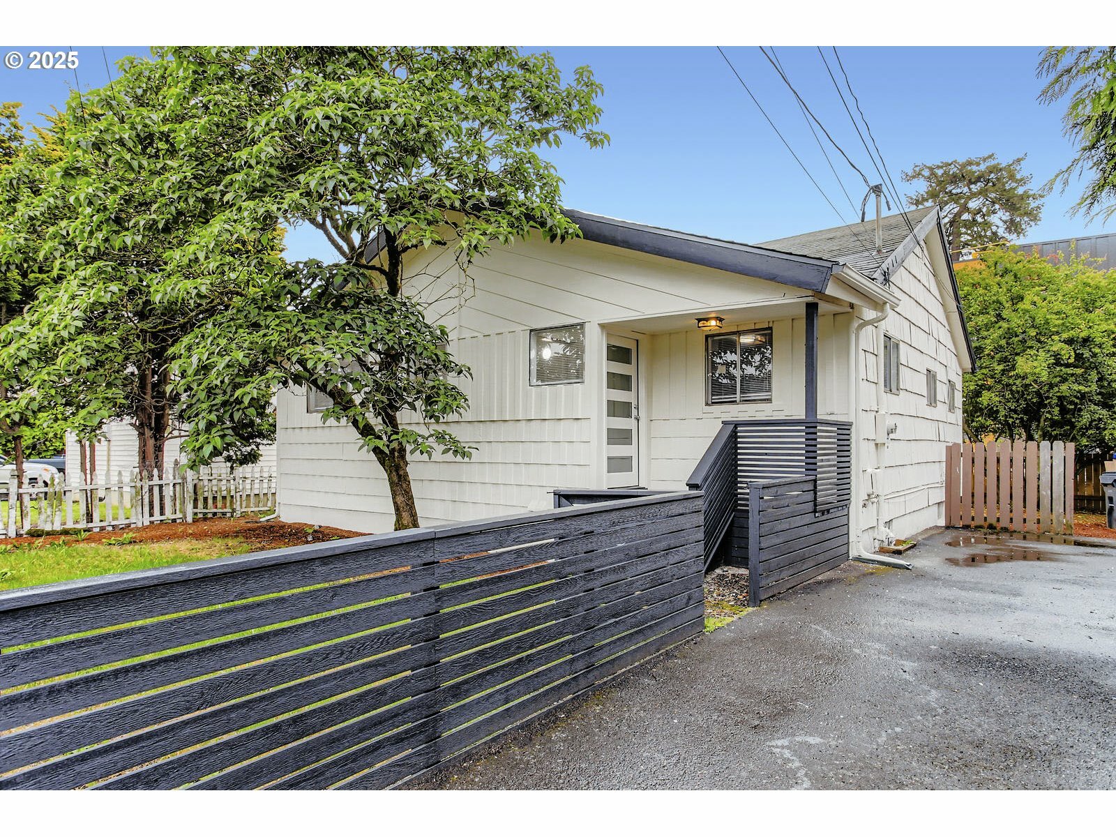 4214 NE Highland Ct  Portland OR 97218 photo