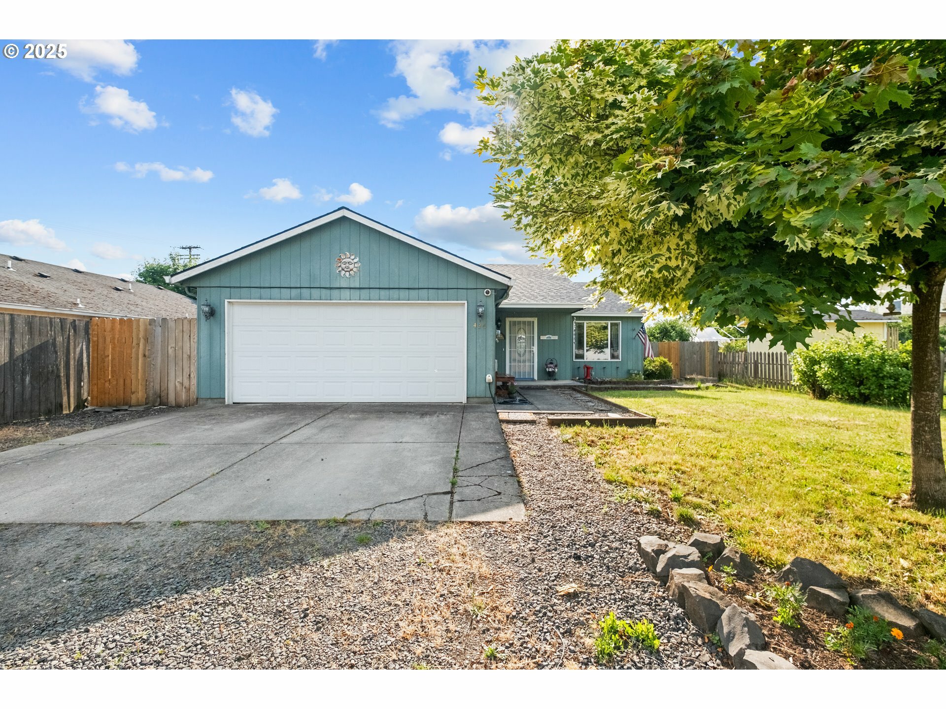 Property Photo: 426 S 42nd Pl OR 97478