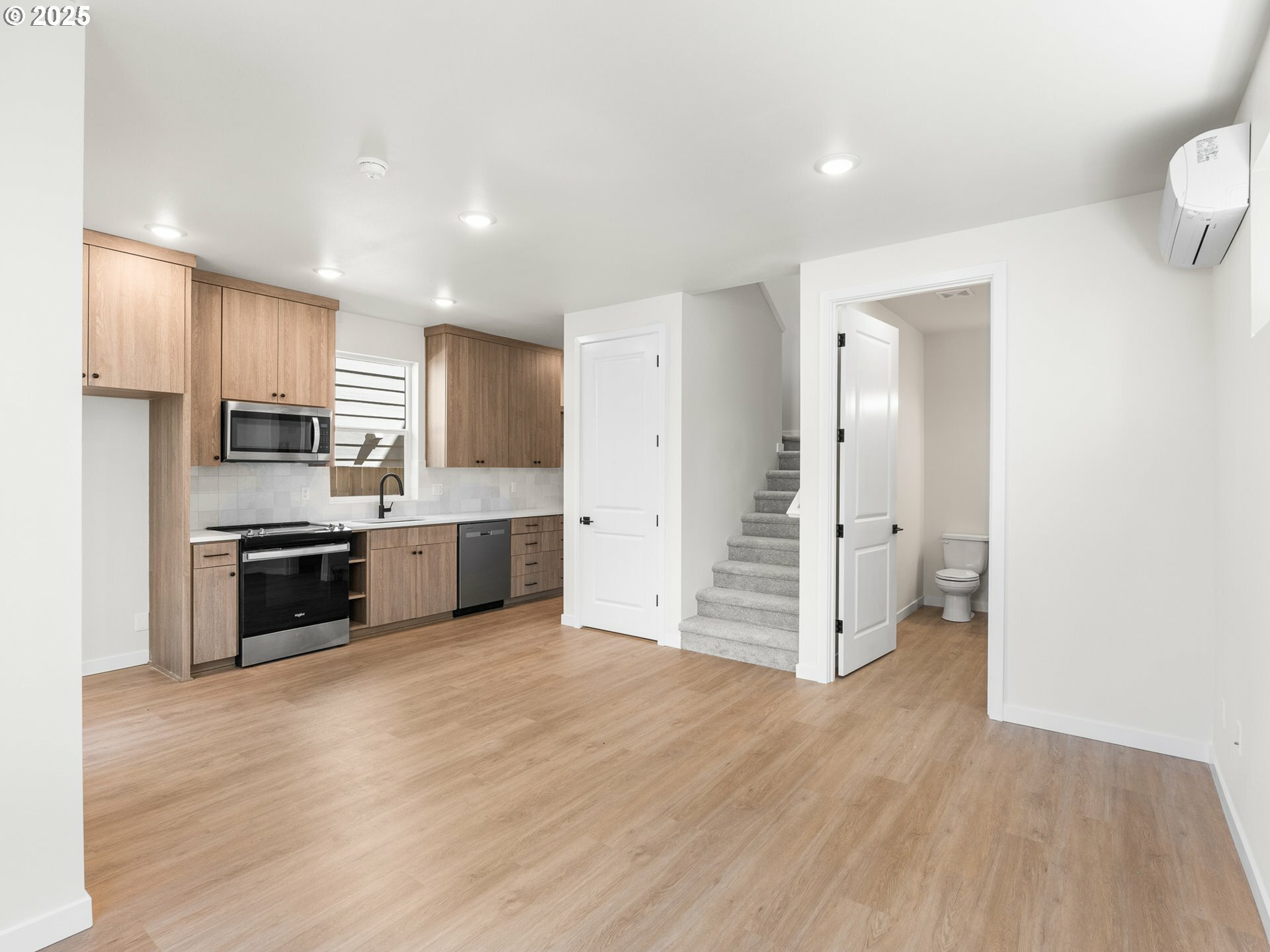 Property Photo:  72 NE Stanton  OR 97212 
