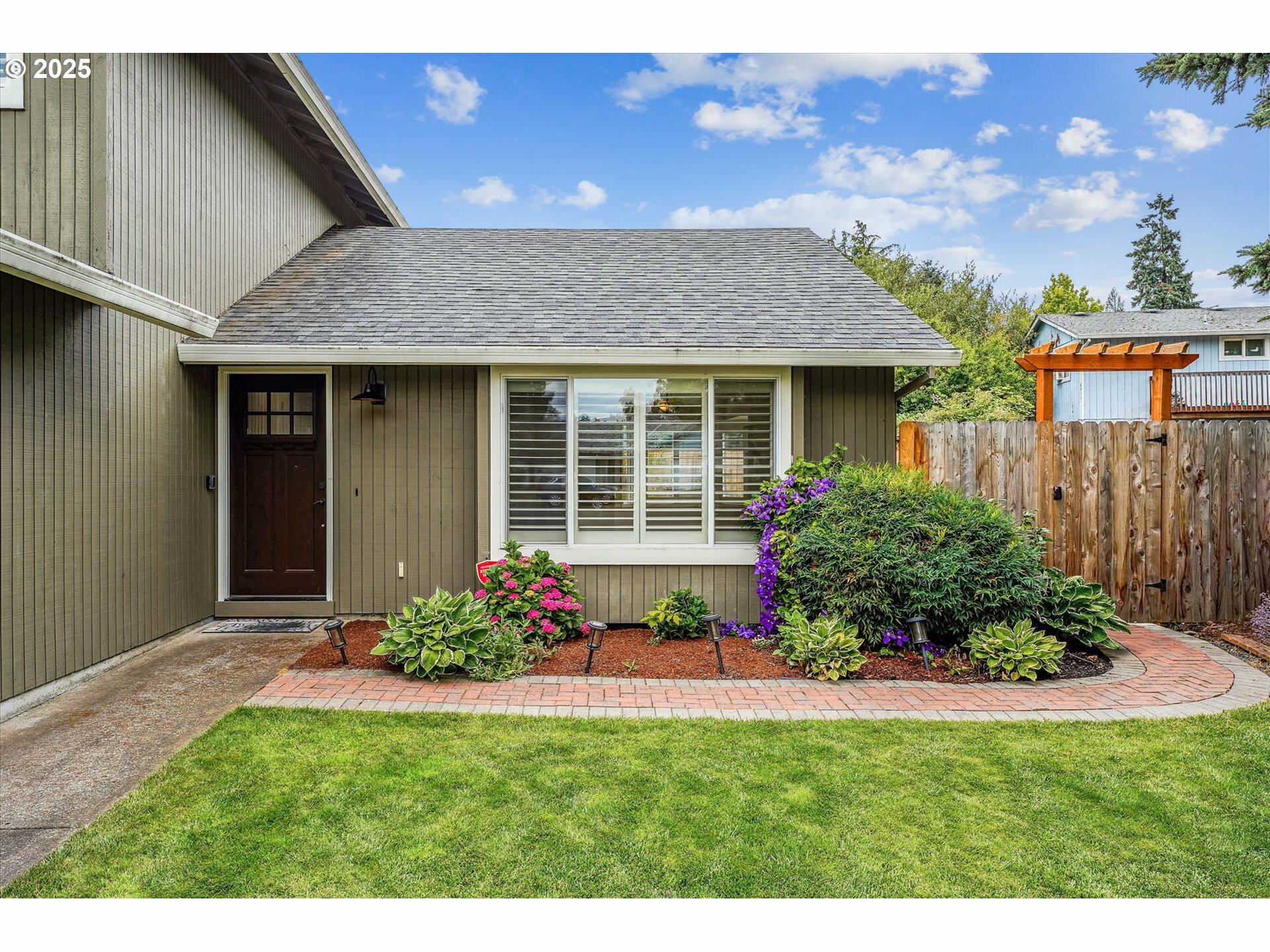 Property Photo: 1722 Sequoia Ct OR 97116