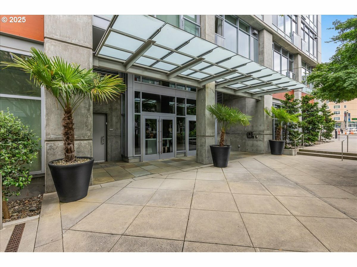 1926 W Burnside St 301  Portland OR 97209 photo