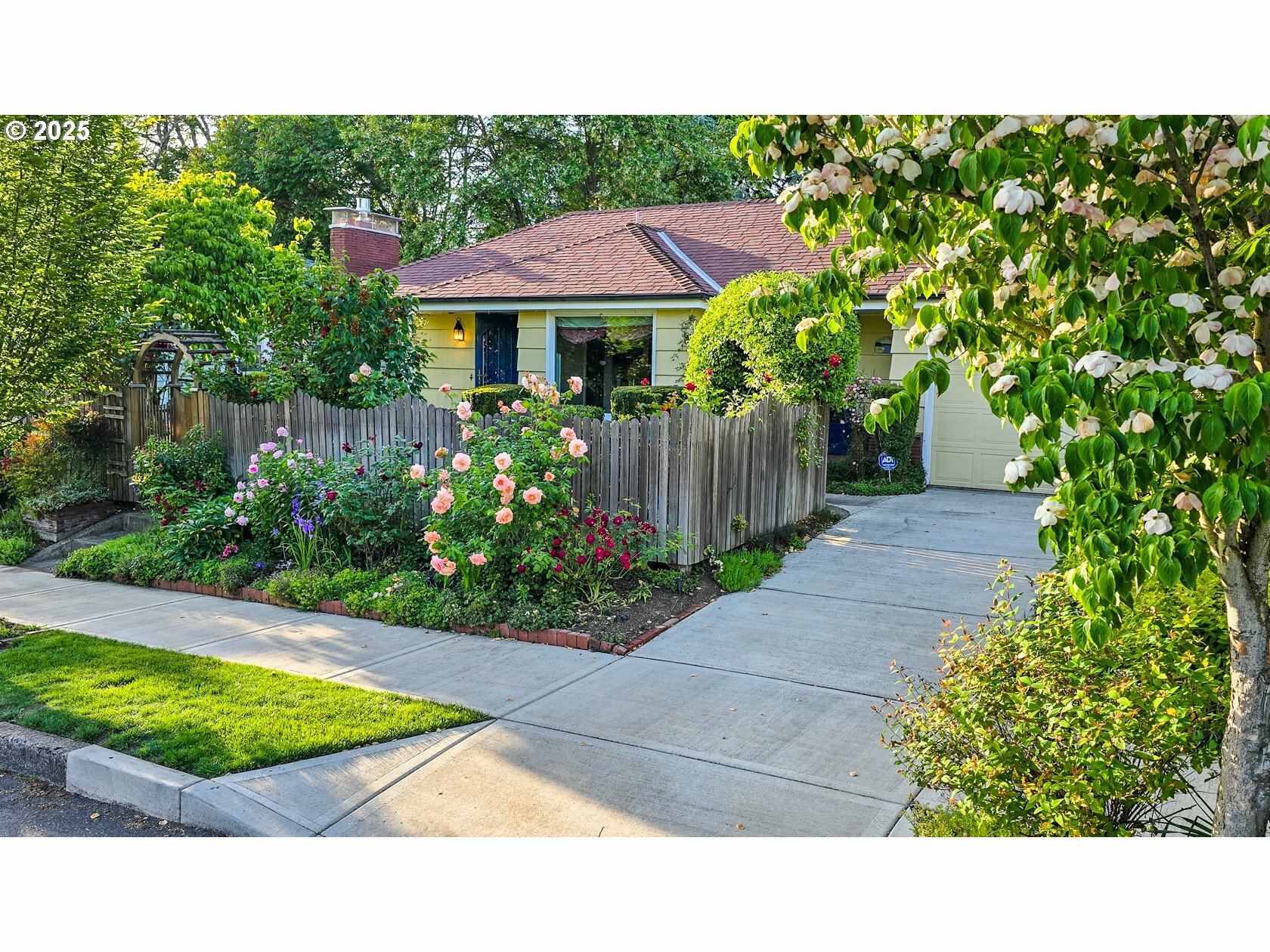 Property Photo: 316 E 27th St WA 98663