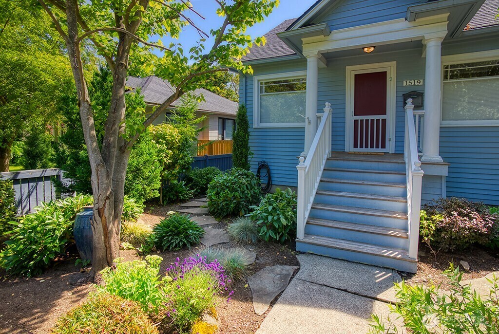 Property Photo: 1519 Oakes Avenue WA 98201