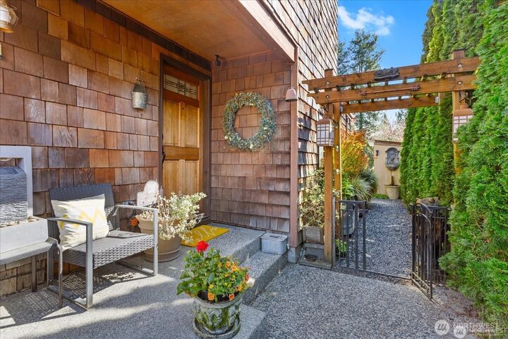 Property Photo:  18210  5th Avenue NE  WA 98155 