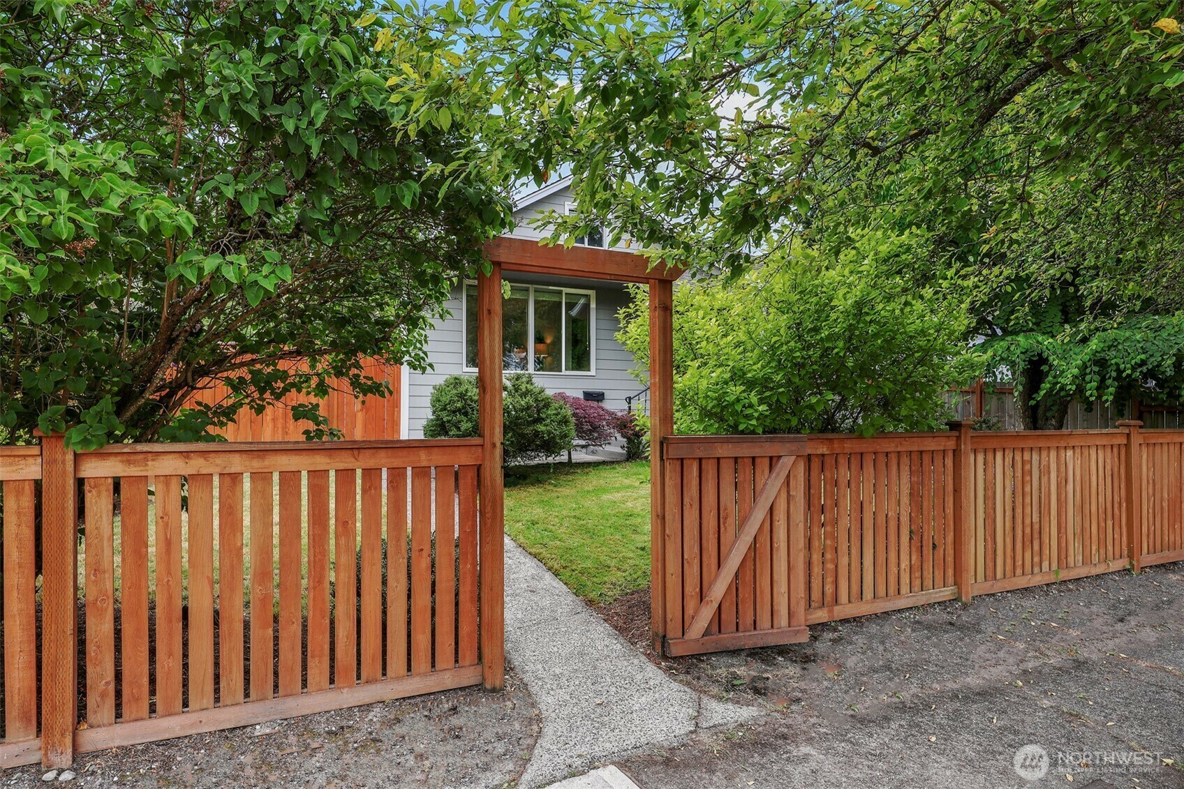 Property Photo: 9256 Densmore Avenue N WA 98103