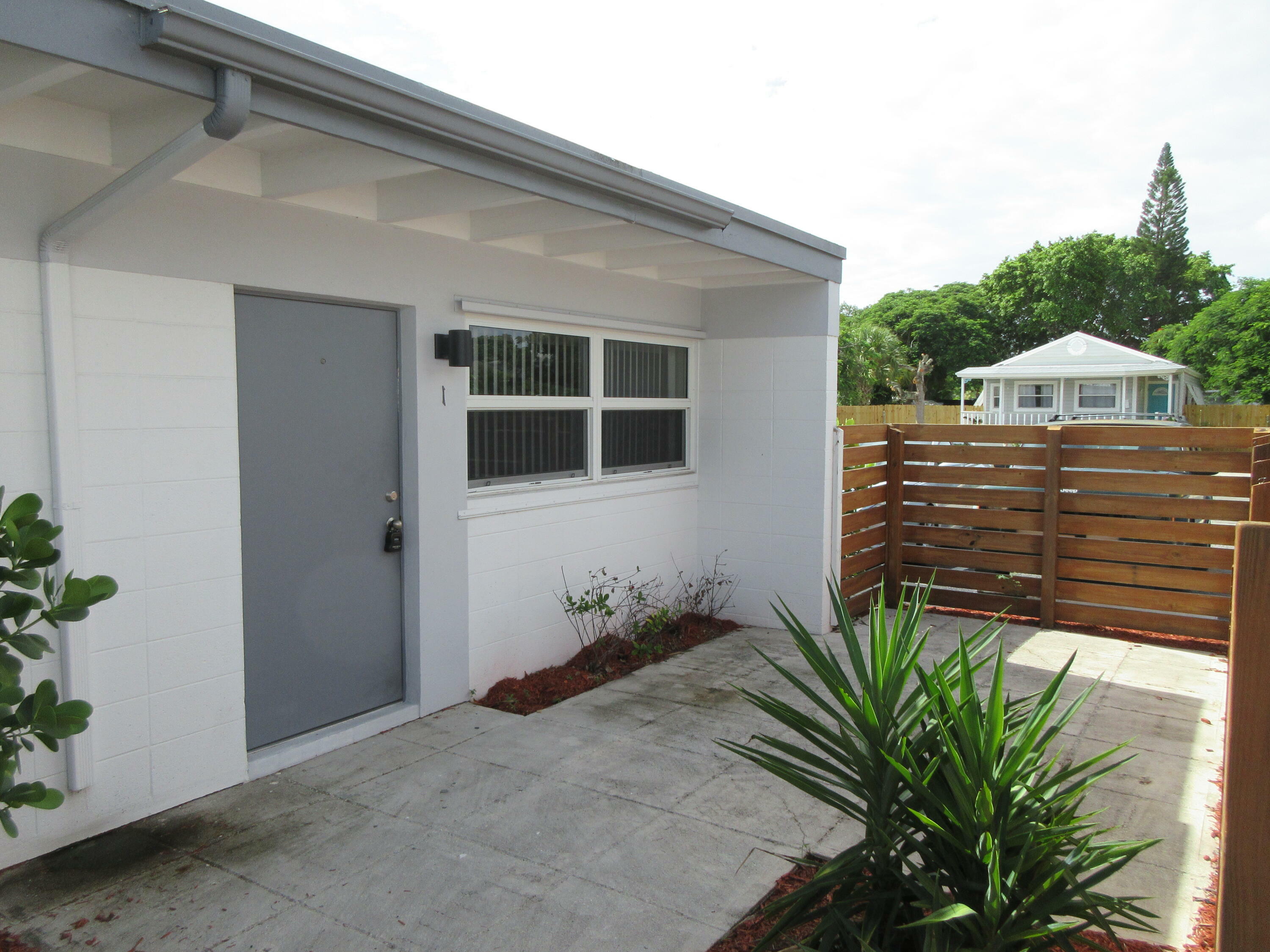 Property Photo:  1234 17th Avenue N 1  FL 33460 