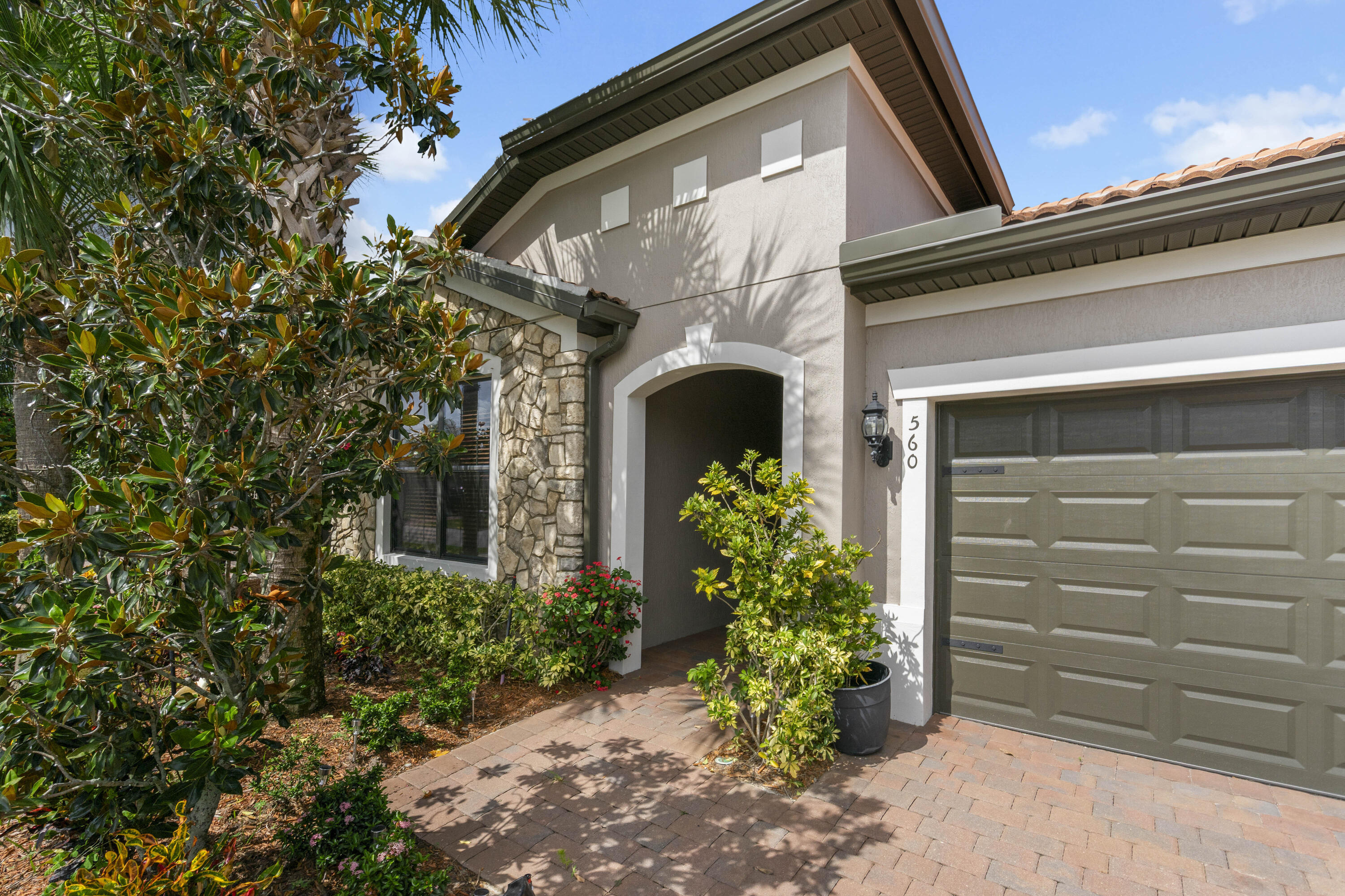 Property Photo: 560 SE Monet Drive FL 34984