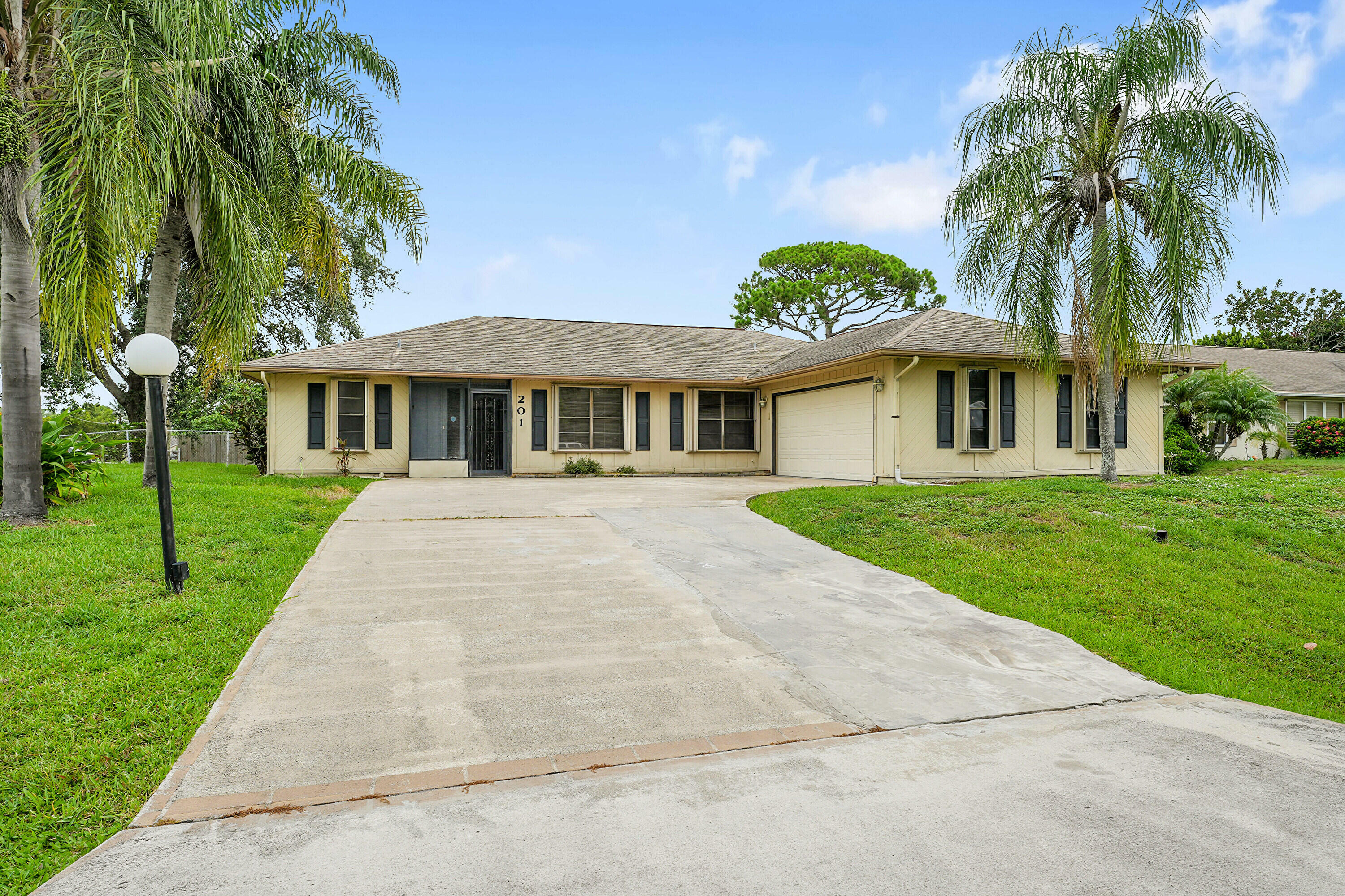 Property Photo: 201 SE Volkerts Terrace FL 34983