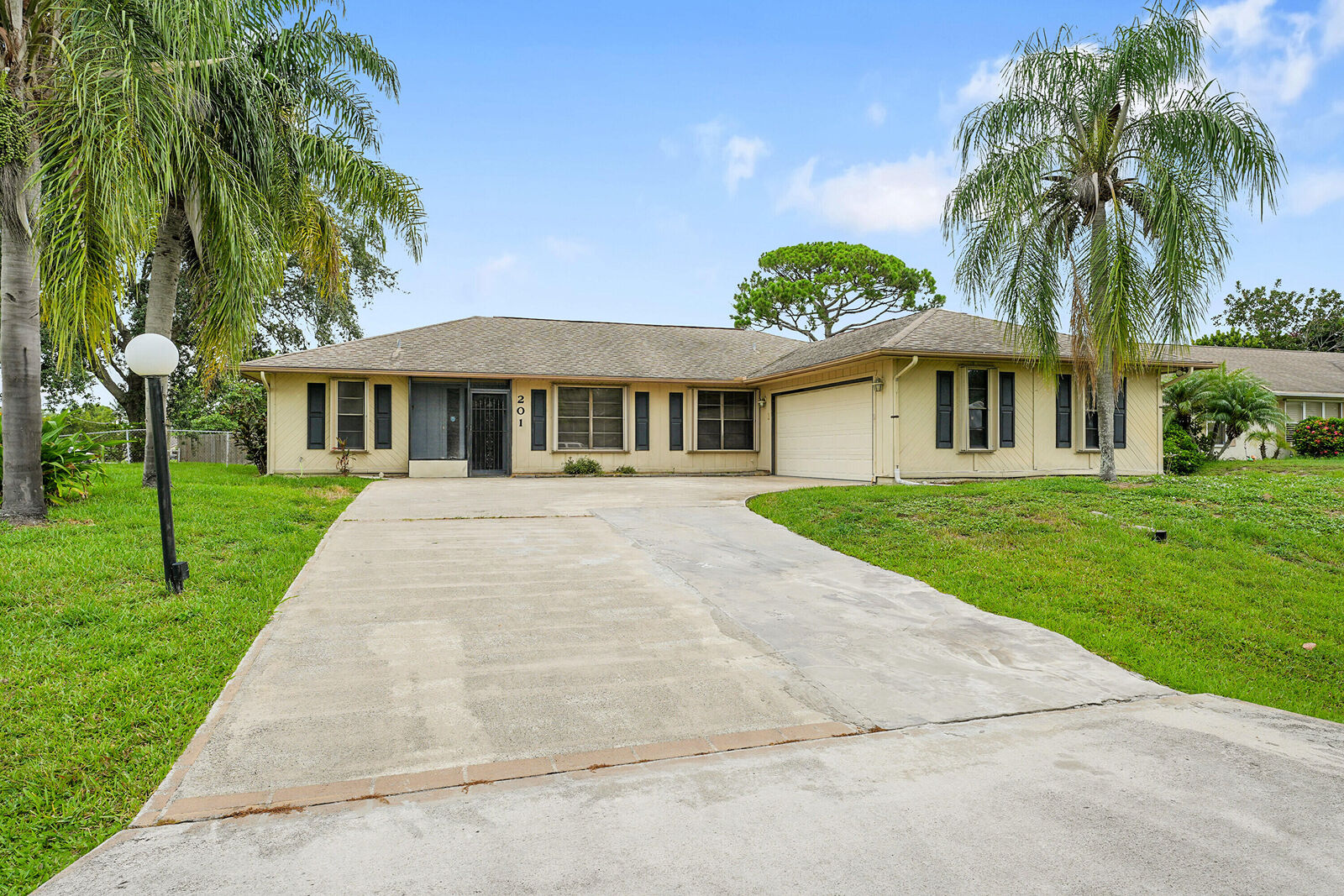Property Photo:  201 SE Volkerts Terrace  FL 34983 