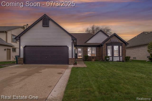 Property Photo:  2579 Parasol Dr  MI 48083 