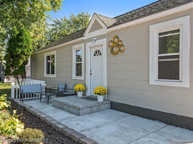 Property Photo: 2028 Isabell Drive MI 48083