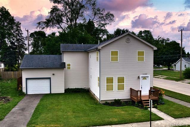 Property Photo:  1106 E Hayes Avenue  MI 48030 