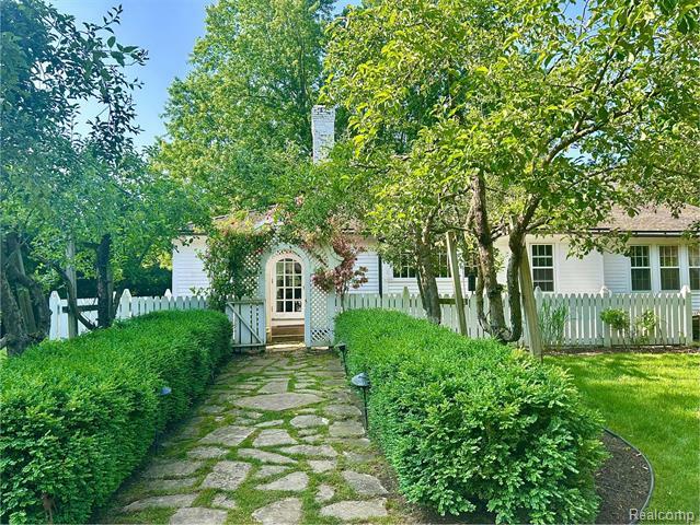 Property Photo: 13855 Peacock Road MI 48848
