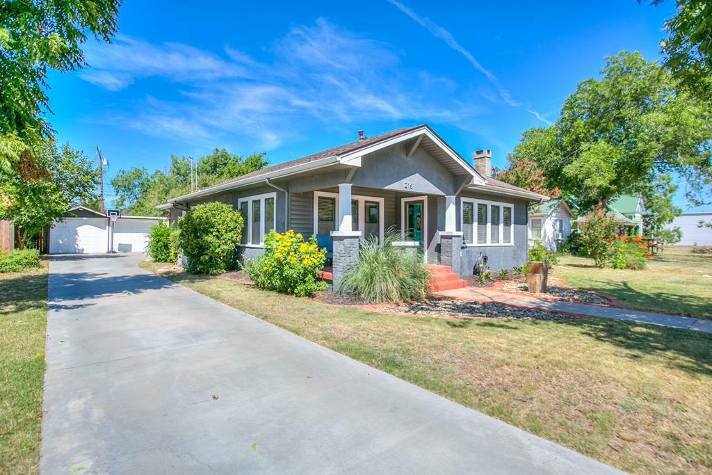 Property Photo:  215 S Madison St  TX 76901-4038 
